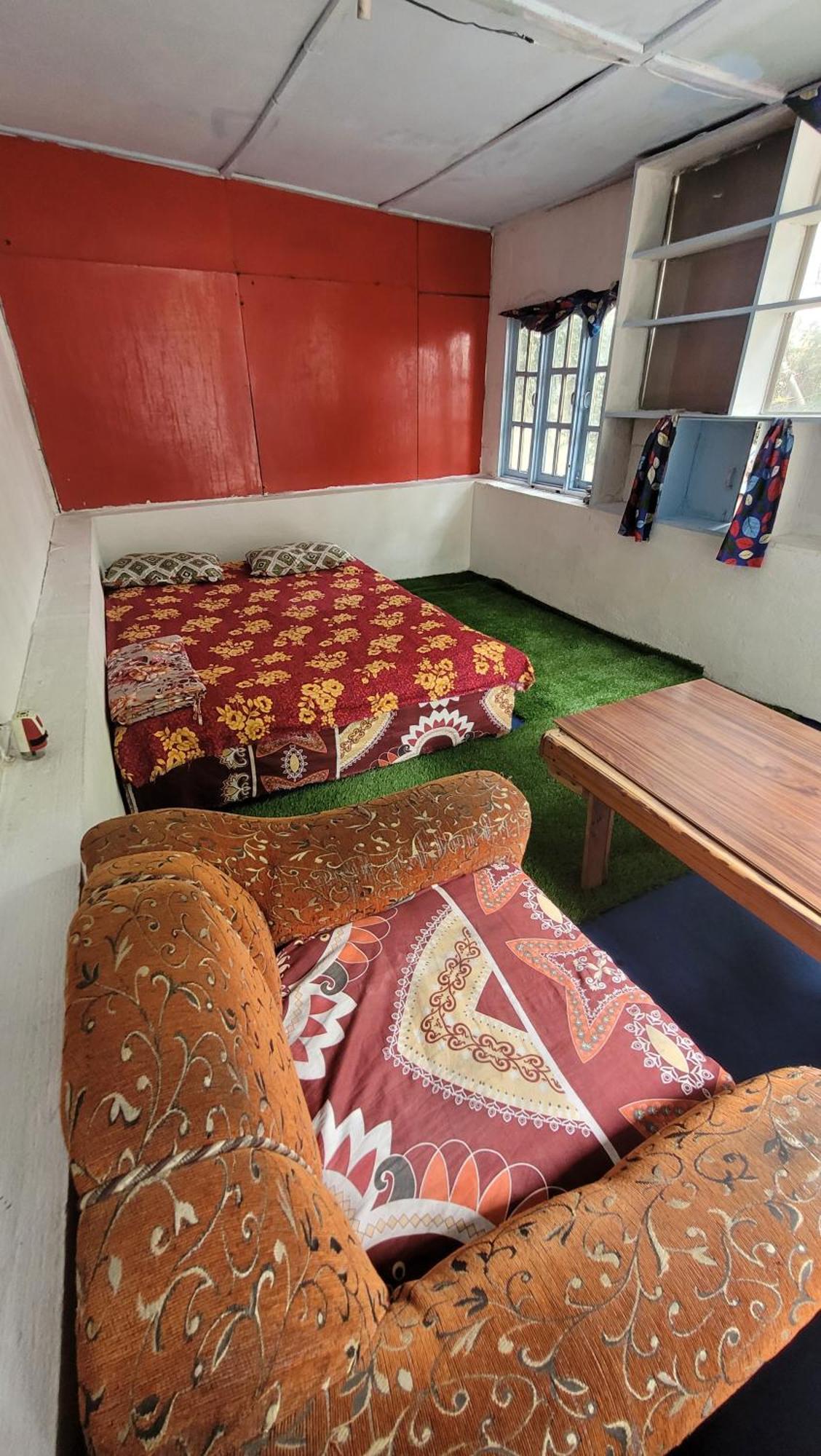 Laughing Buddha Guest House & Villa Катманду Екстериор снимка